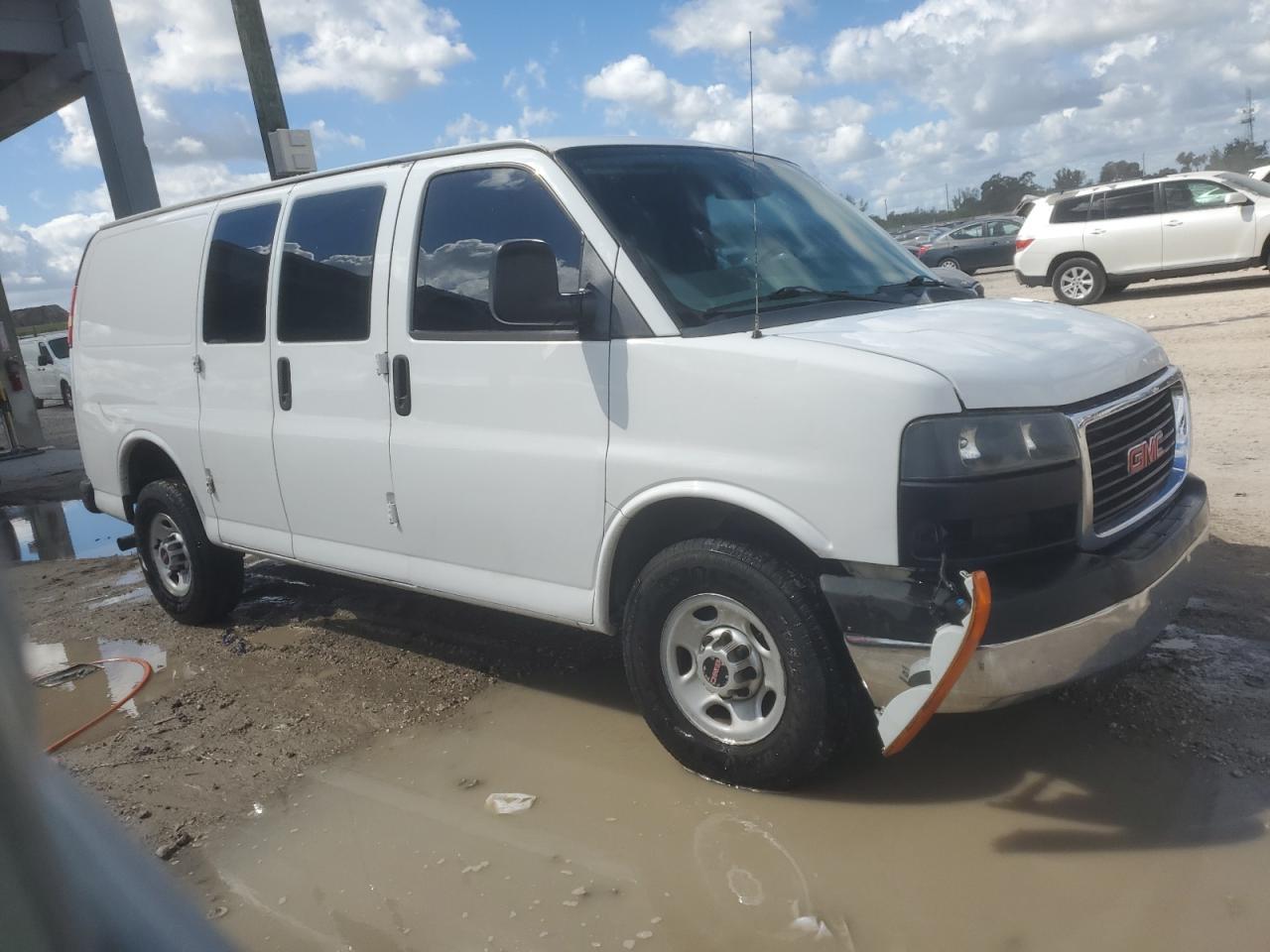 2014 GMC Savana G2500 - Image 4