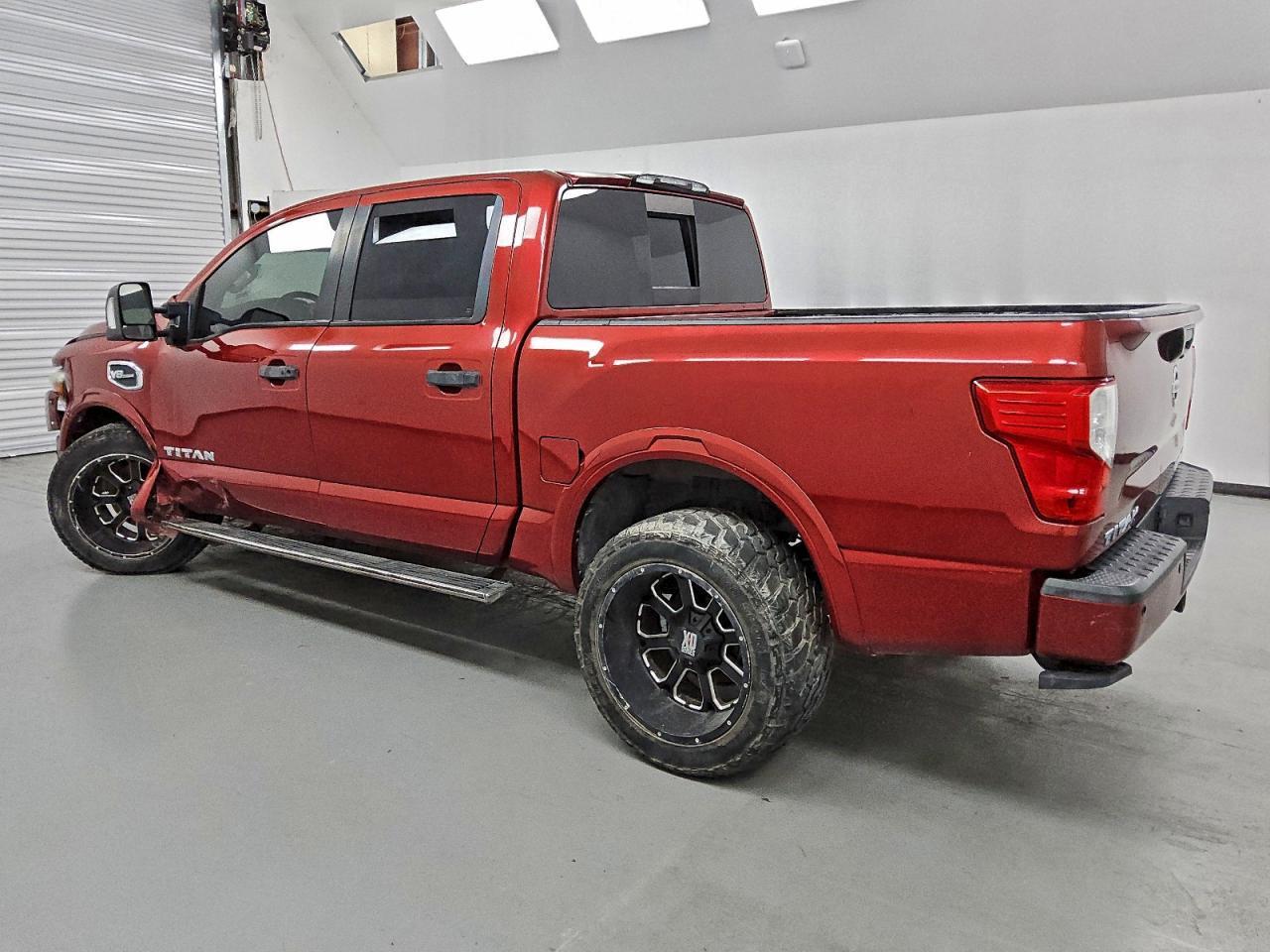 2017 Nissan Titan Sv - Фото 2