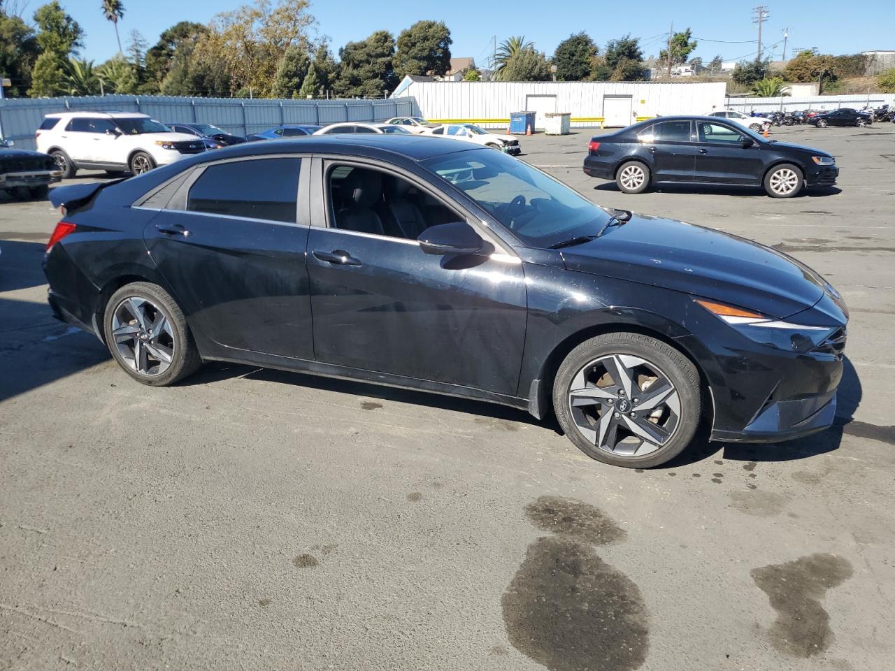 2023 Hyundai Elantra Limited - Image 4