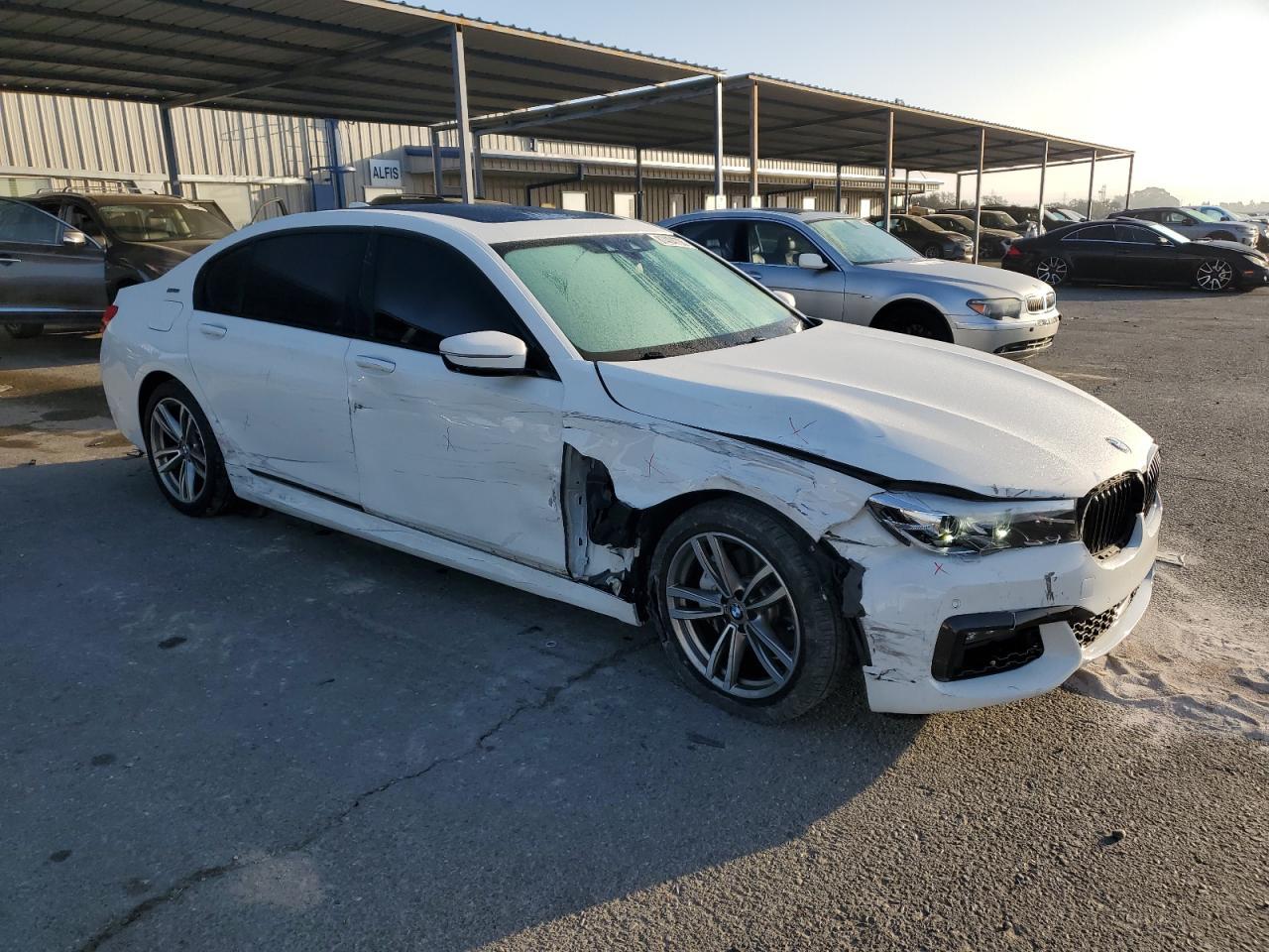 2017 BMW 740 Xe - Фото 4