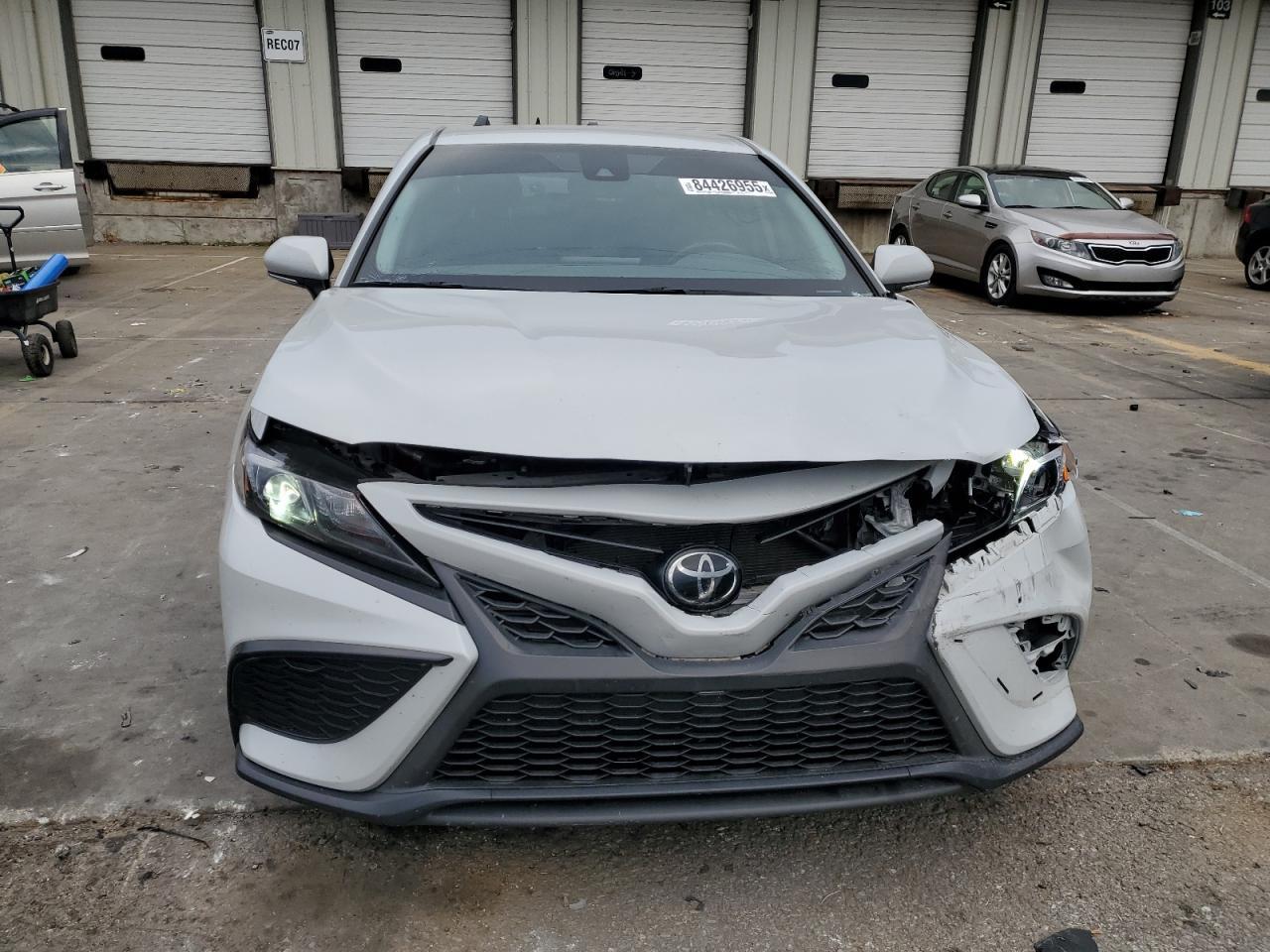 2022 Toyota Camry Se - Фото 5