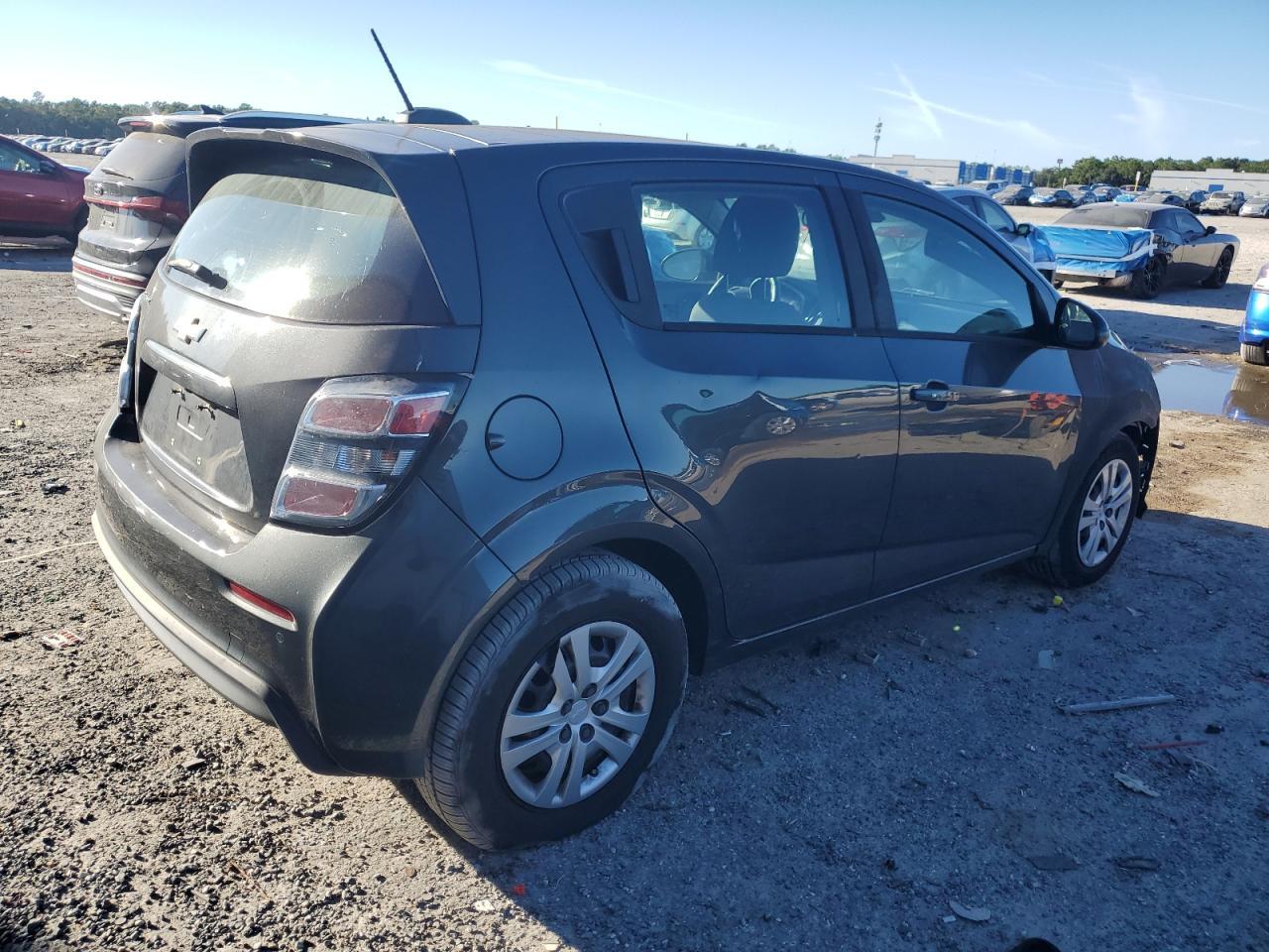 2020 Chevrolet Sonic - Фото 3