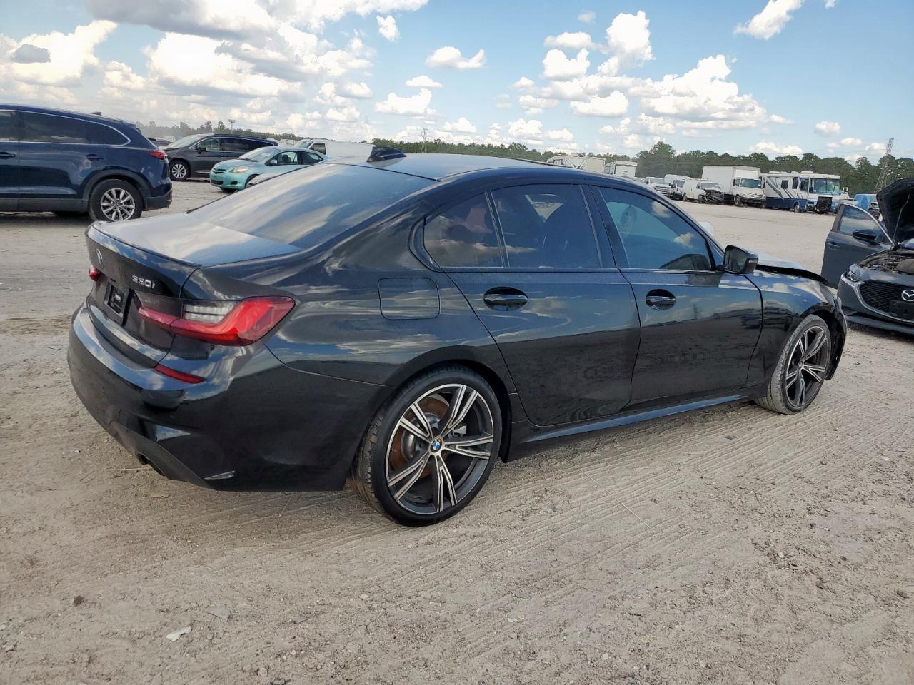 2022 BMW 330I - Фото 3