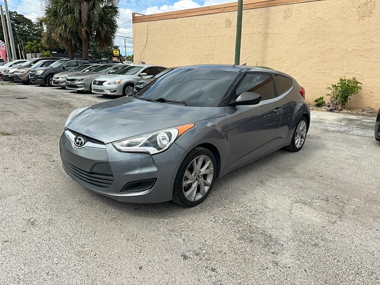 2016 Hyundai Veloster - Фото 2