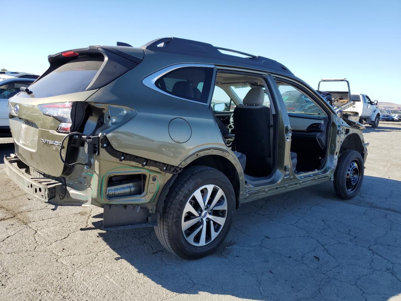 2022 Subaru Outback Premium - Image 3