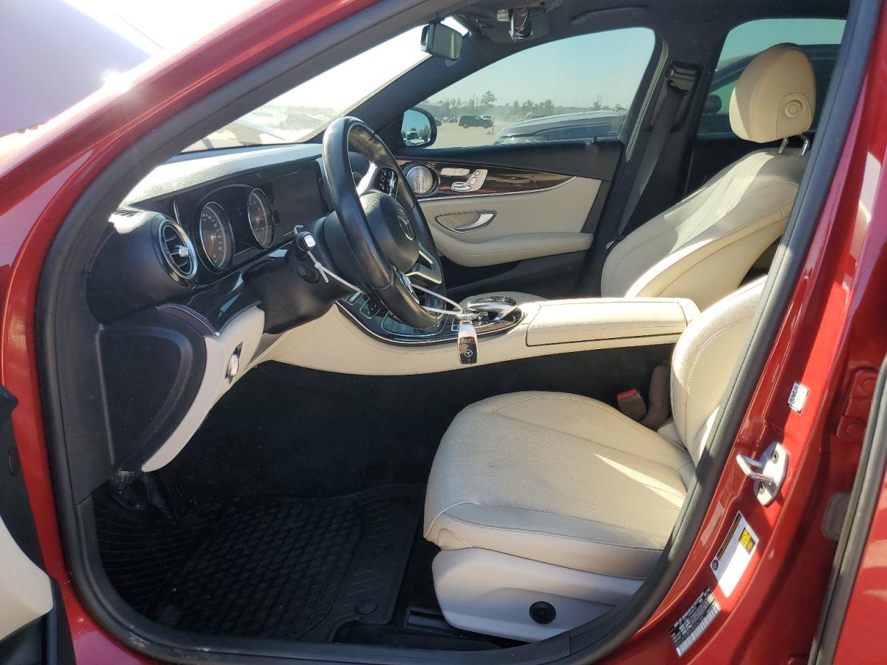 2019 Mercedes-Benz E 300 - Фото 7