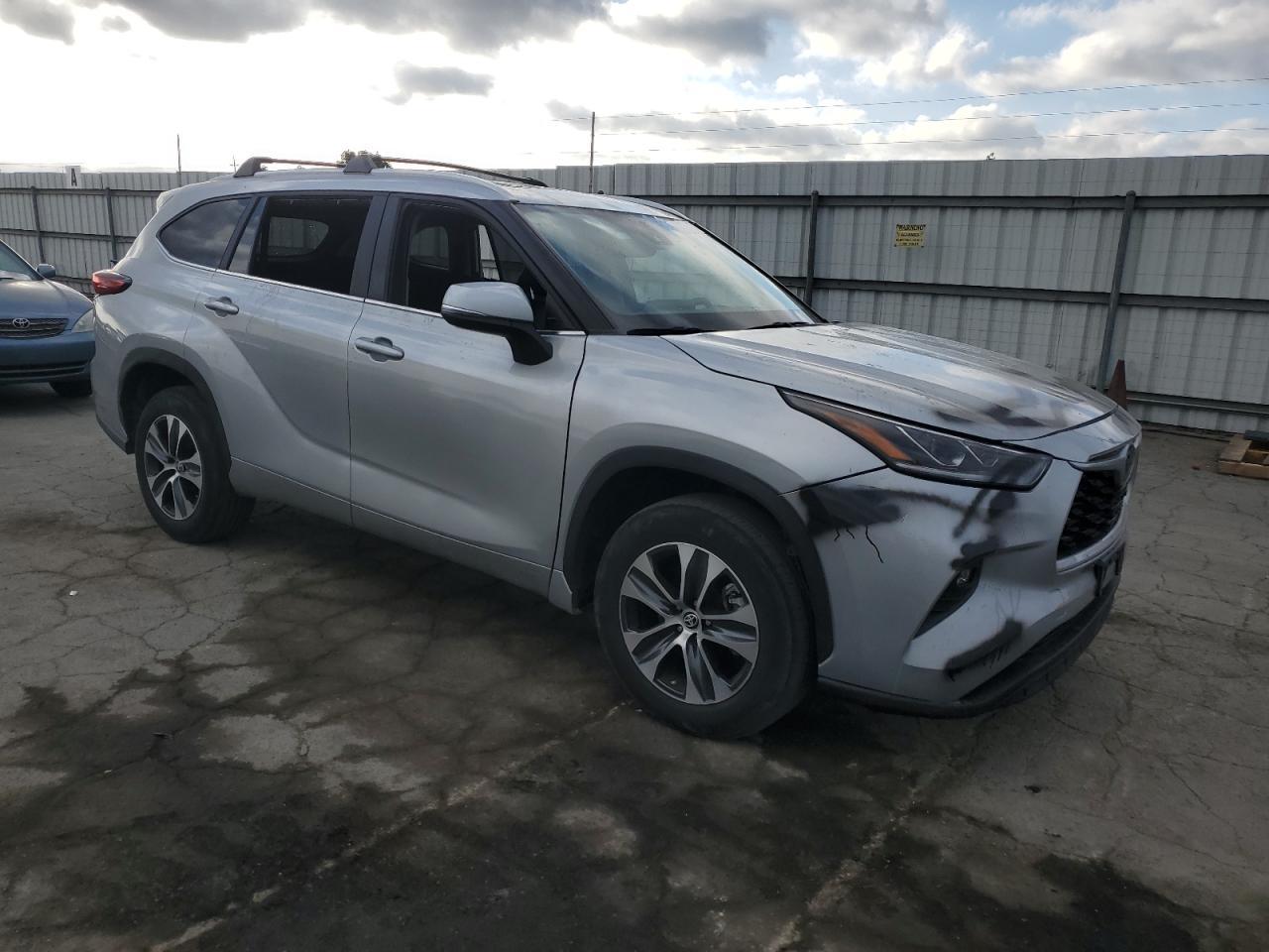 2023 Toyota Highlander Hybrid Xle - Image 4