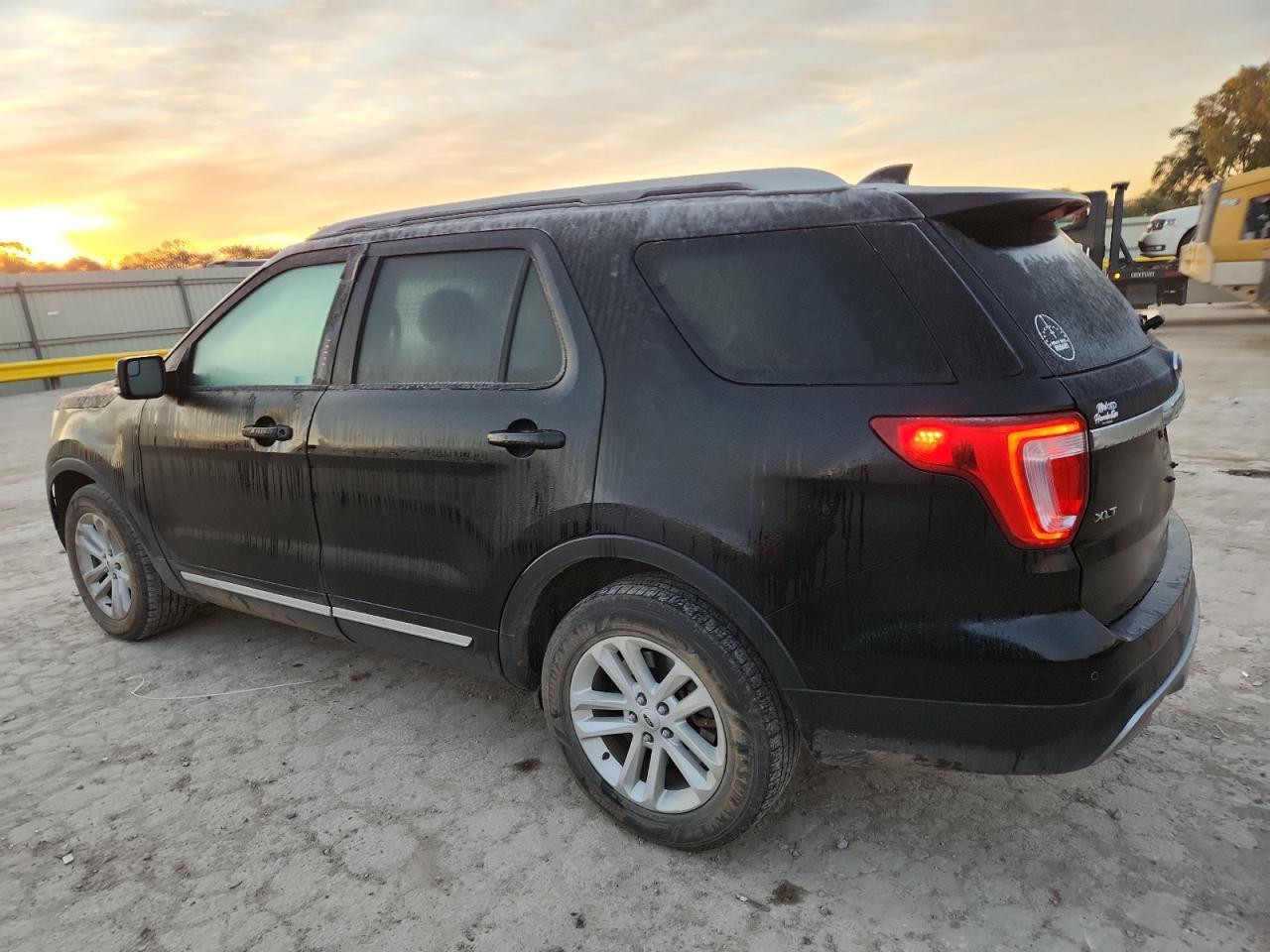 2016 Ford Explorer Xlt - Фото 2