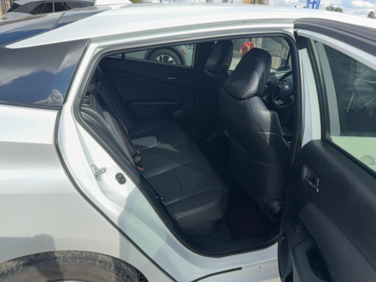 2021 Toyota Prius Prime Le - Фото 6