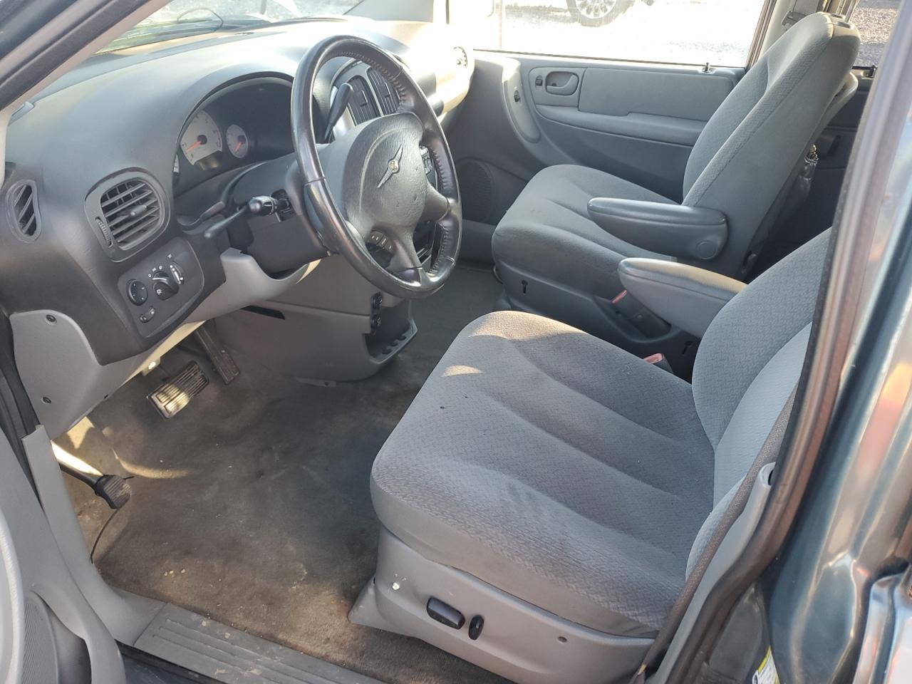 2006 Chrysler Town & Country Touring - Image 7