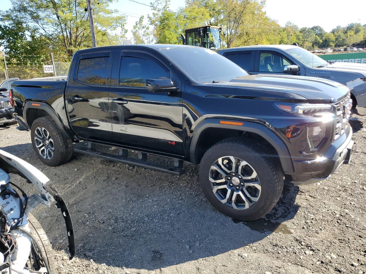 2024 GMC Canyon At4 - Image 4