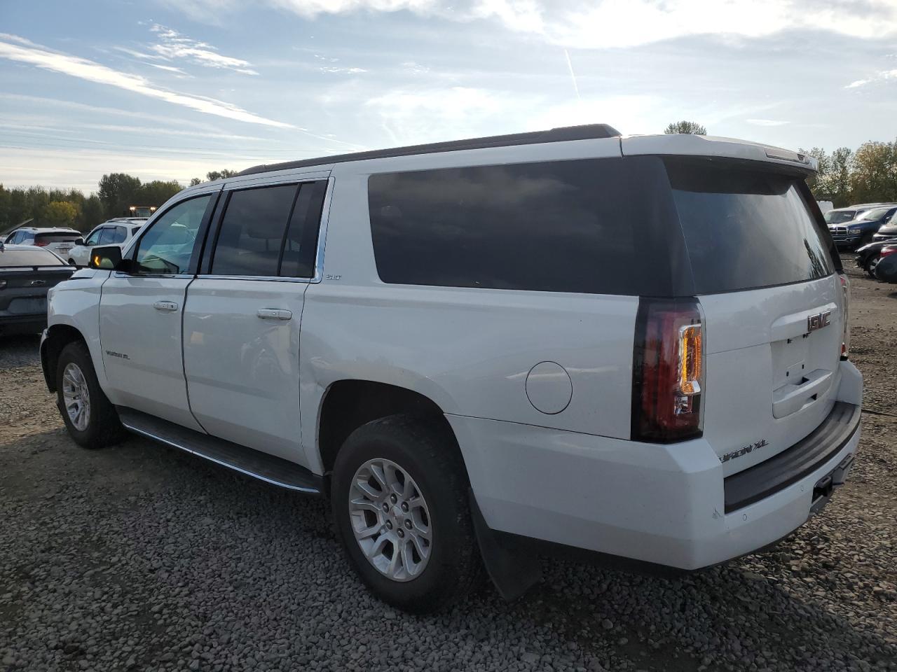 2017 GMC Yukon Xl K1500 Slt - Фото 2