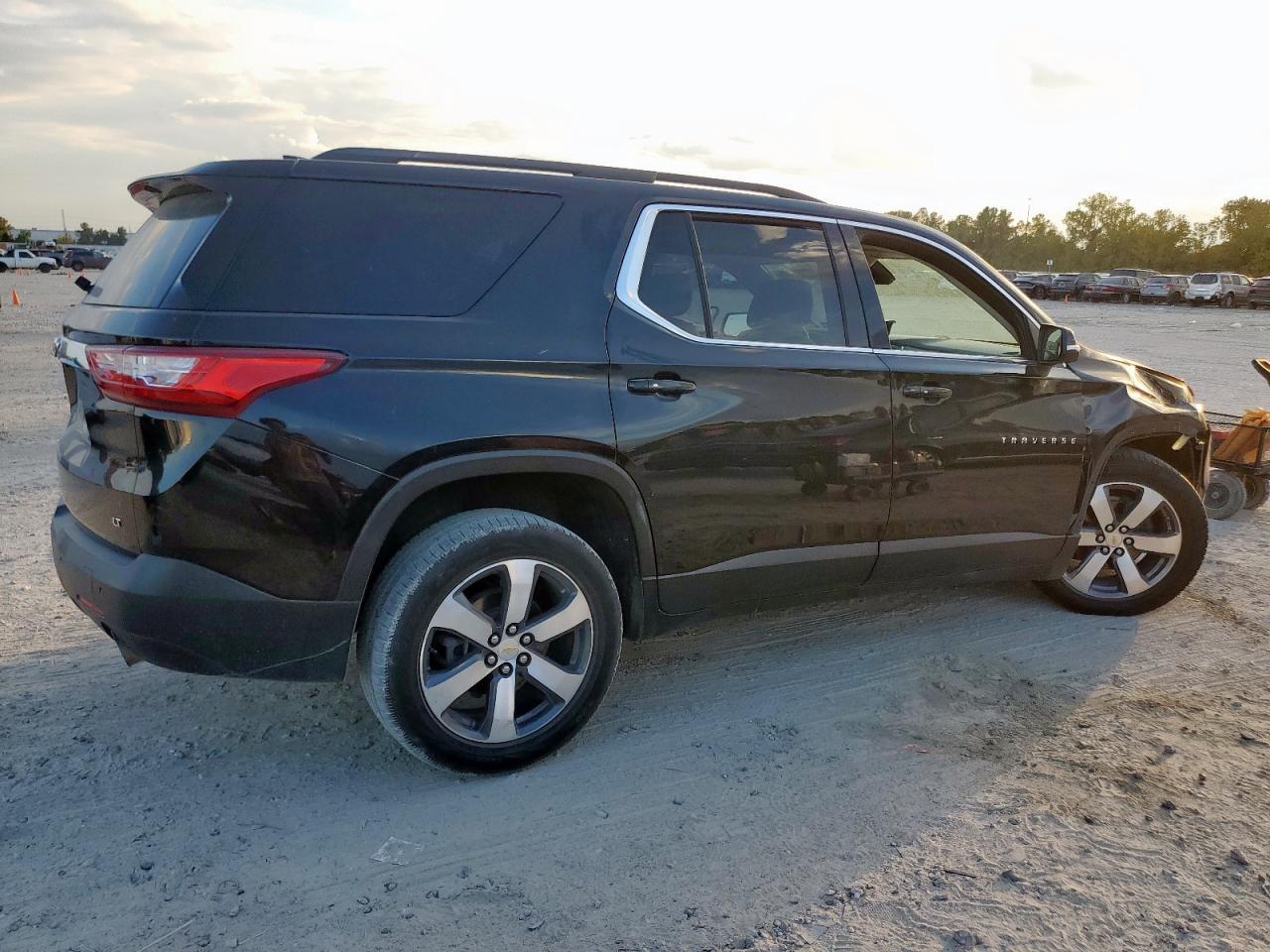 2021 Chevrolet Traverse Lt - Фото 3