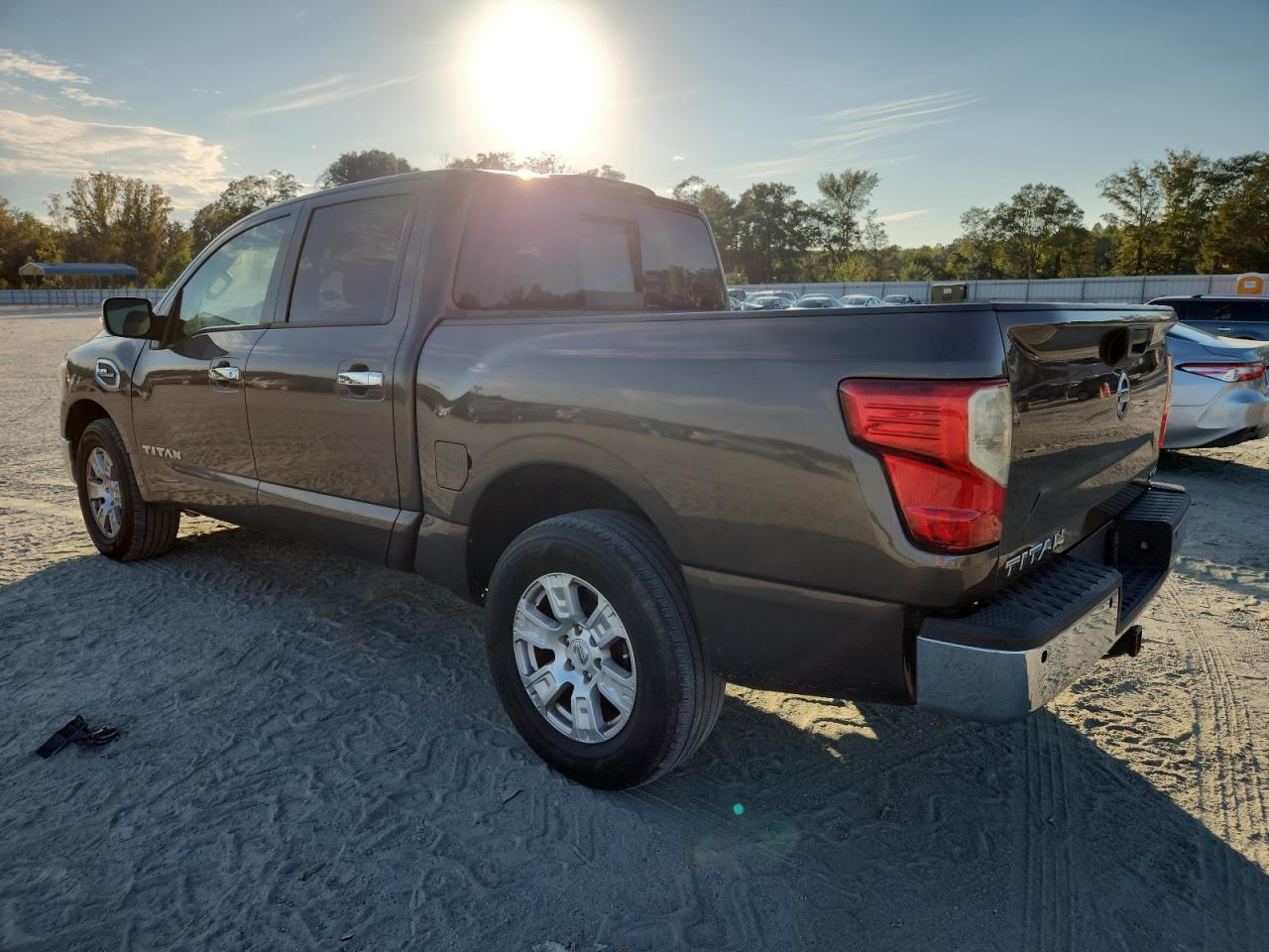 2017 Nissan Titan S - Фото 2