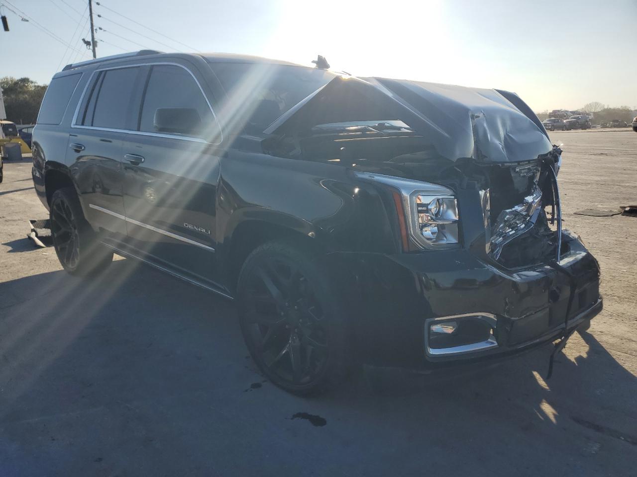 2019 GMC Yukon Denali - Фото 4
