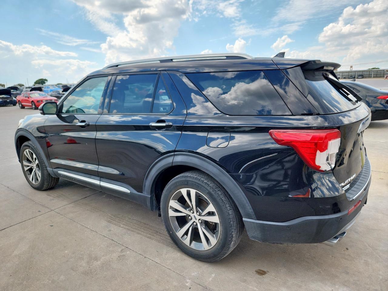 2020 Ford Explorer Platinum - Image 2