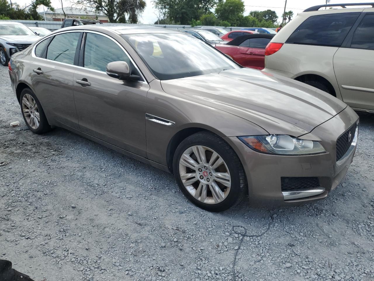 2017 Jaguar Xf Premium - Фото 4