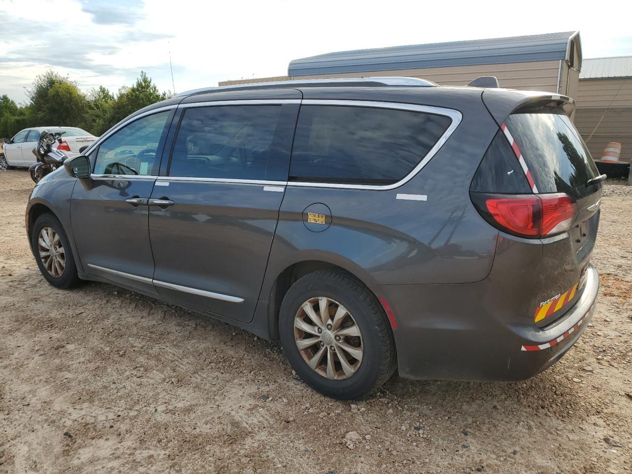 2019 Chrysler Pacifica Touring L - Фото 2