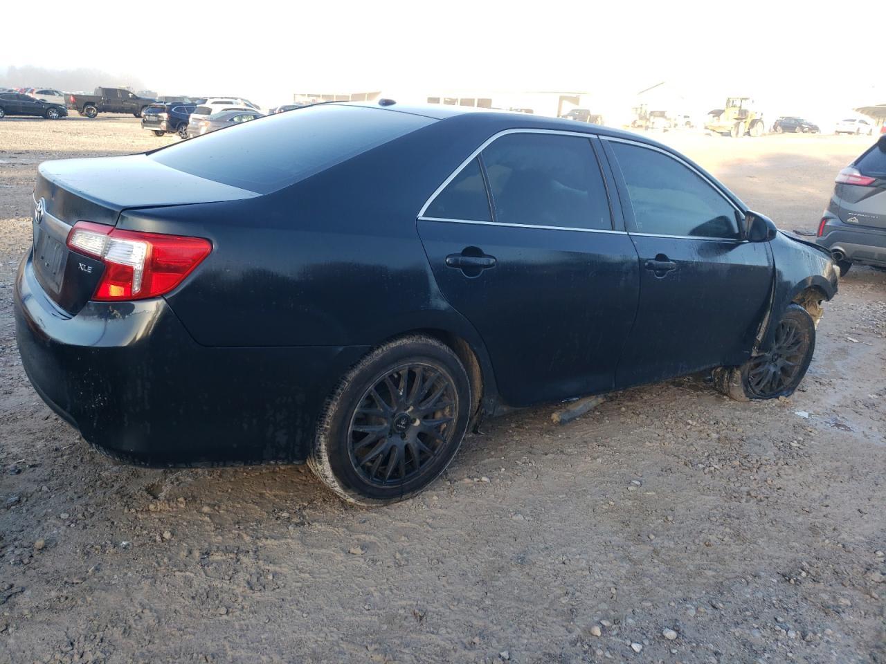 2014 Toyota Camry L - Фото 3