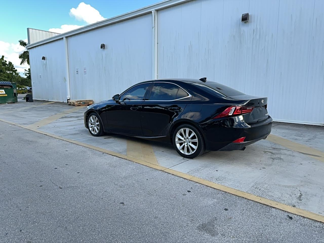 2016 Lexus Is 200T - Фото 3