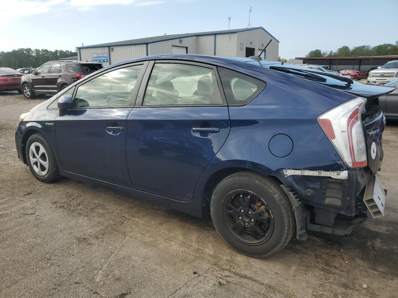 2015 Toyota Prius - Image 2