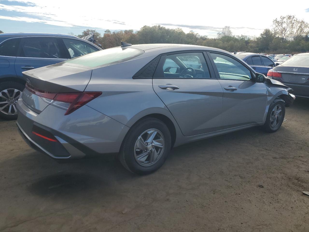 2025 Hyundai Elantra Se - Фото 3