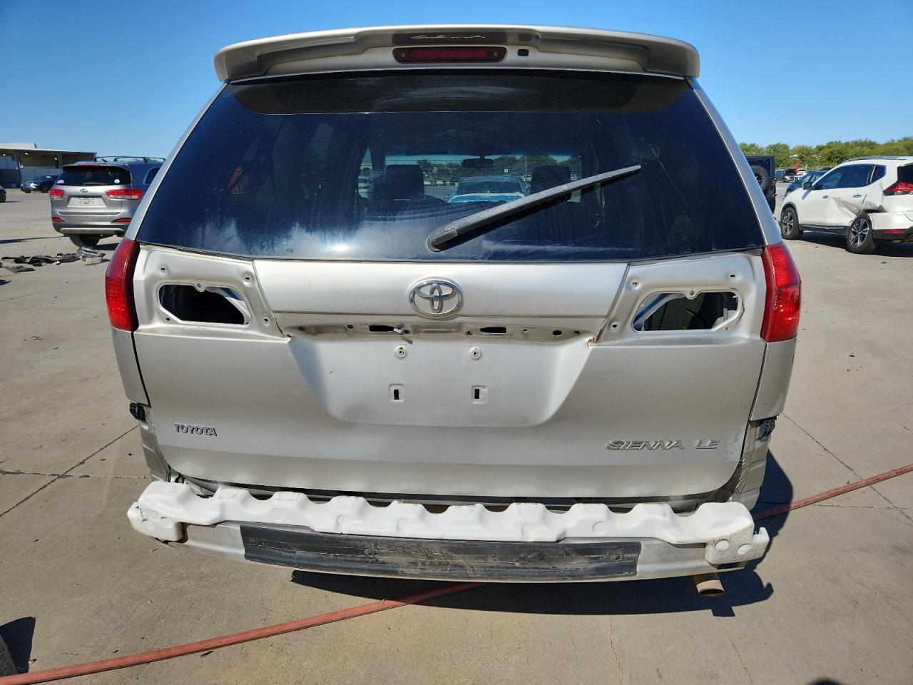 2005 Toyota Sienna Le - Фото 6
