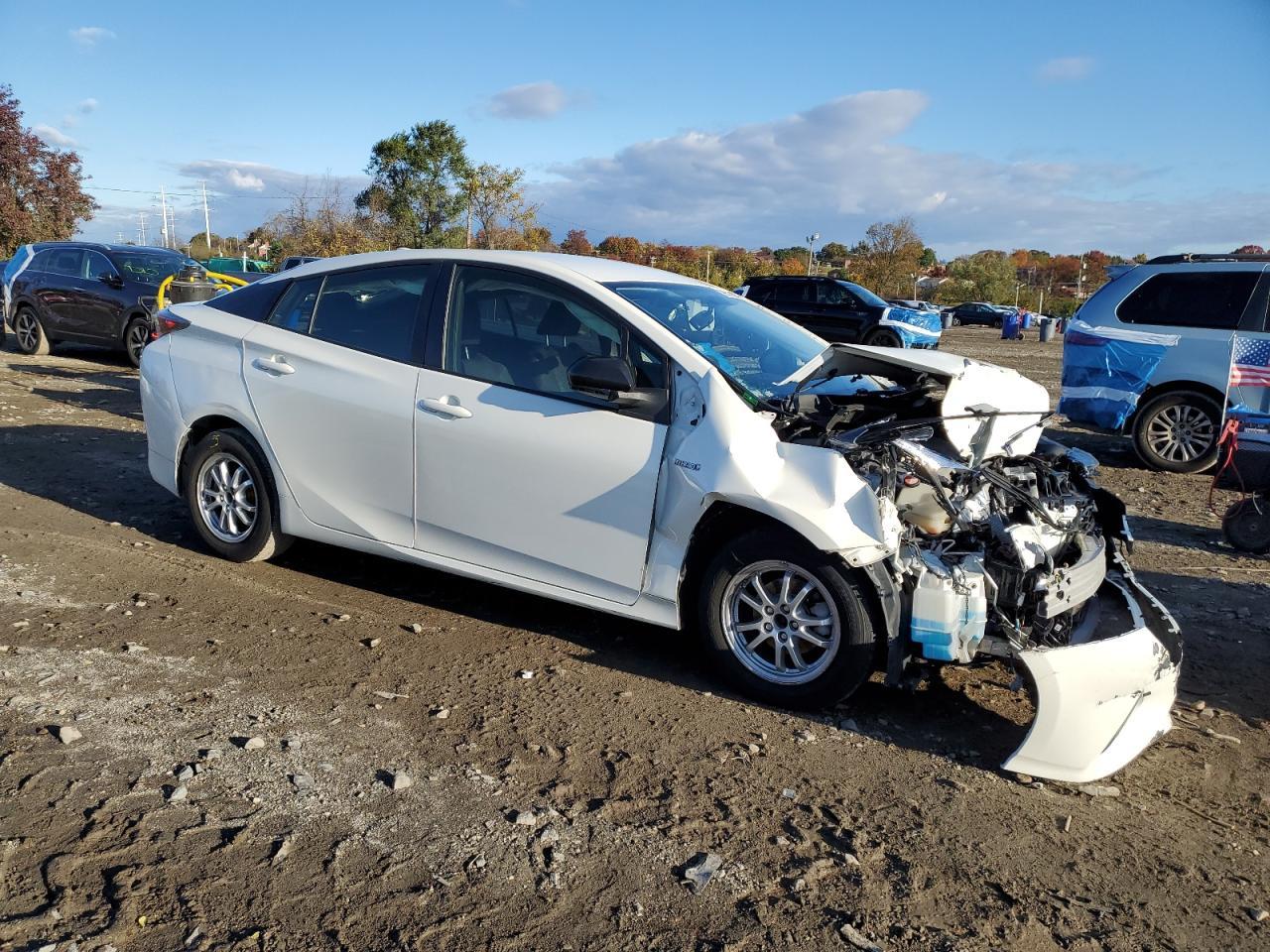 2016 Toyota Prius Two - Image 4