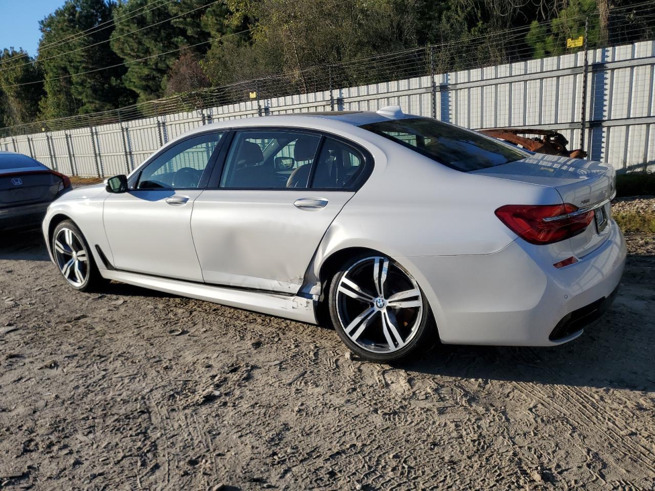 2017 BMW 740 Xi - Фото 2