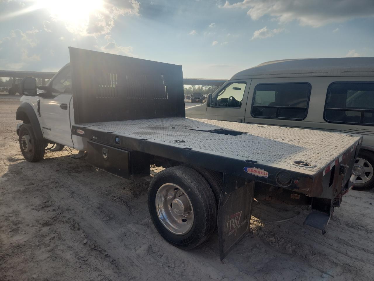 2017 Ford F550 Super Duty - Фото 2