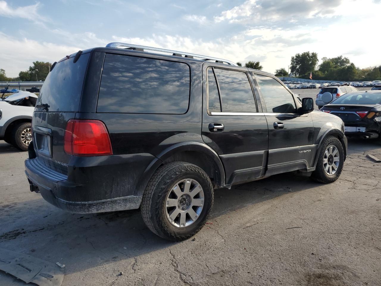 2004 Lincoln Navigator - Фото 3