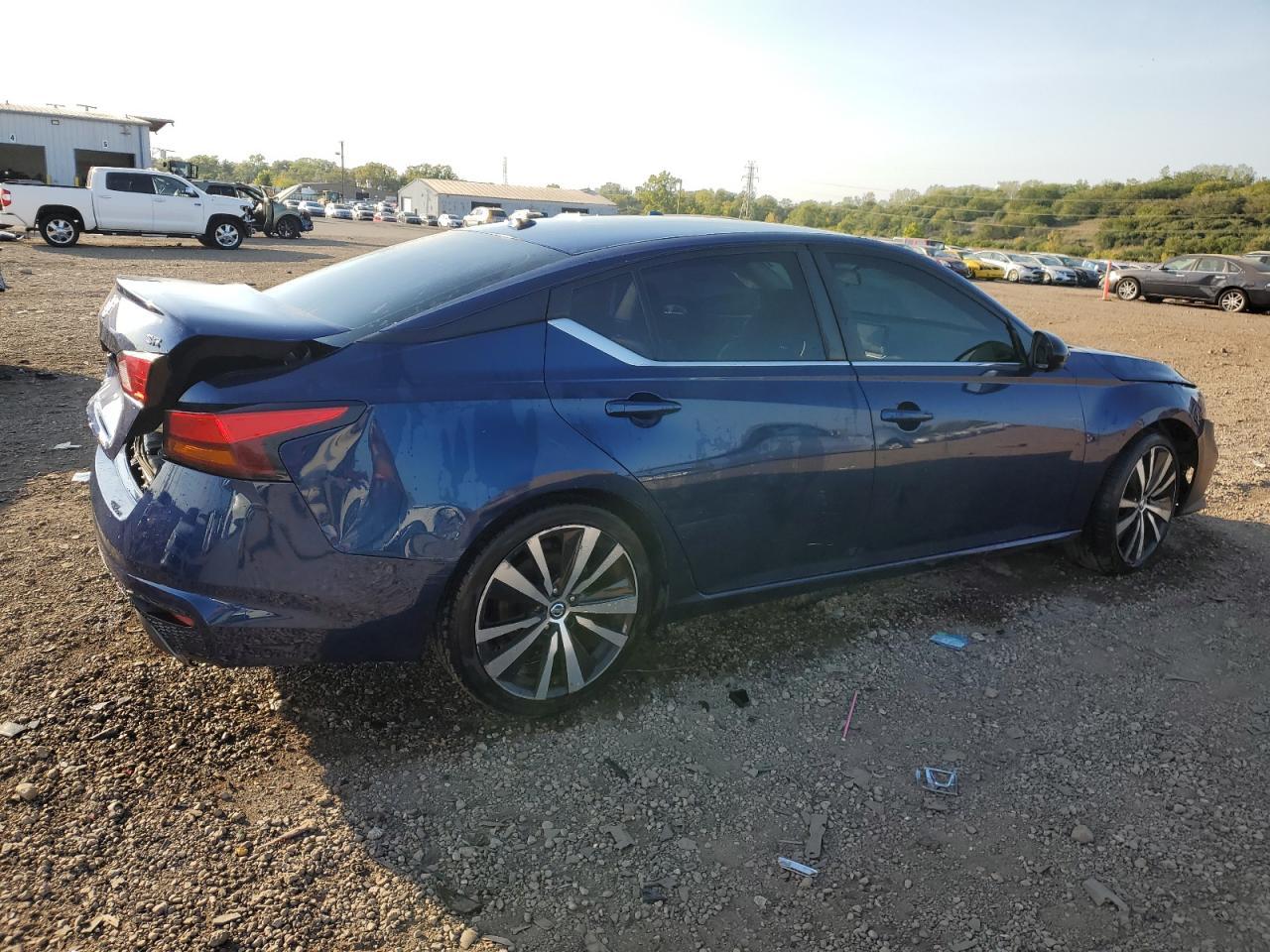 2019 Nissan Altima Sr - Image 3