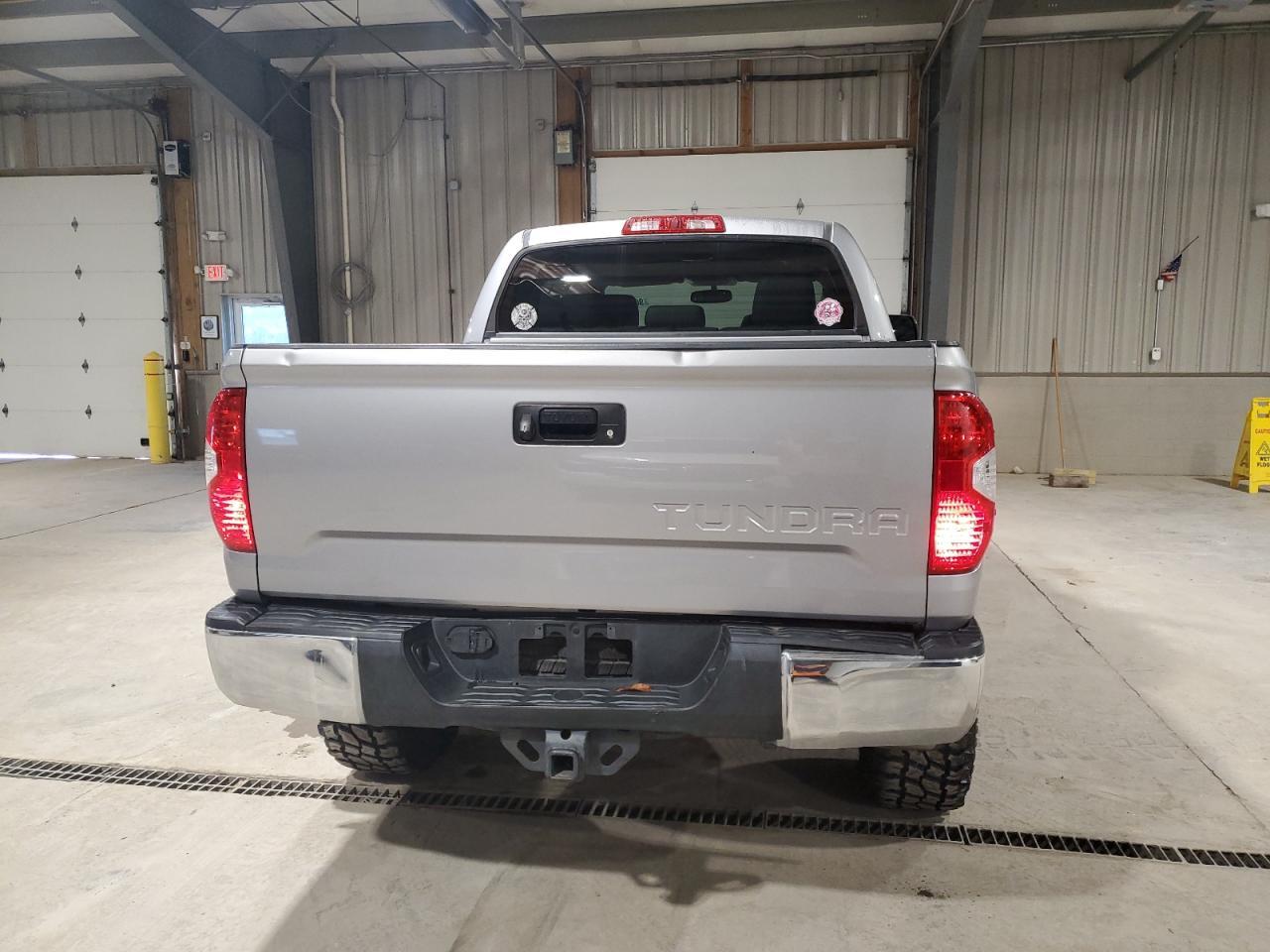 2015 Toyota Tundra Crewmax Limited - Image 6