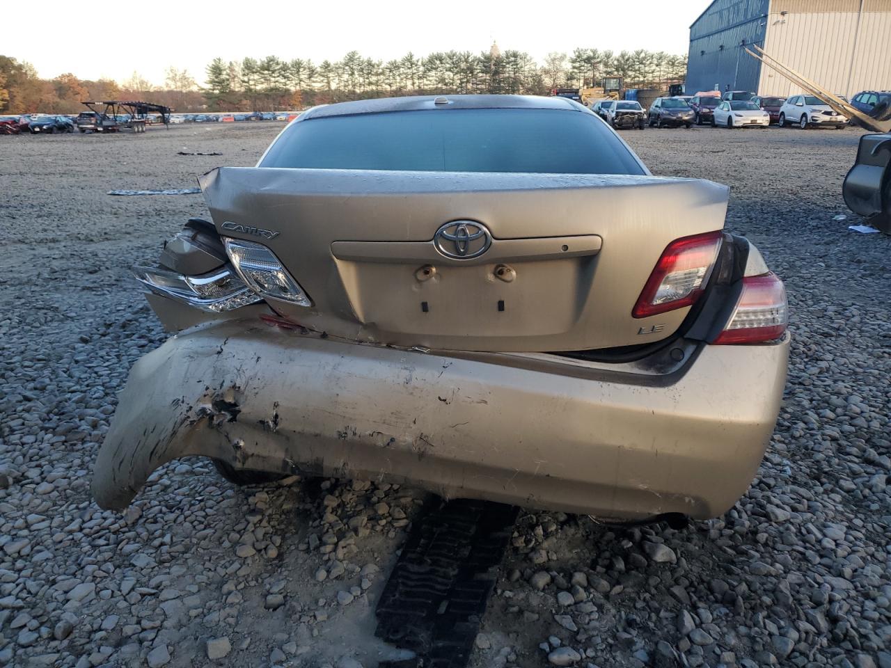 2010 Toyota Camry Base - Фото 6