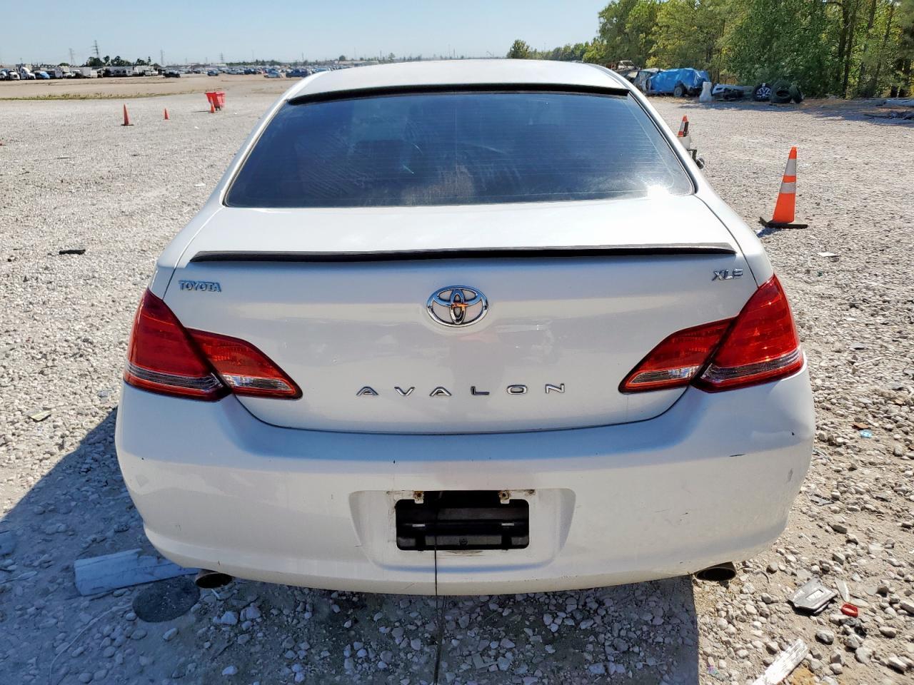 2005 Toyota Avalon Xl - Image 6