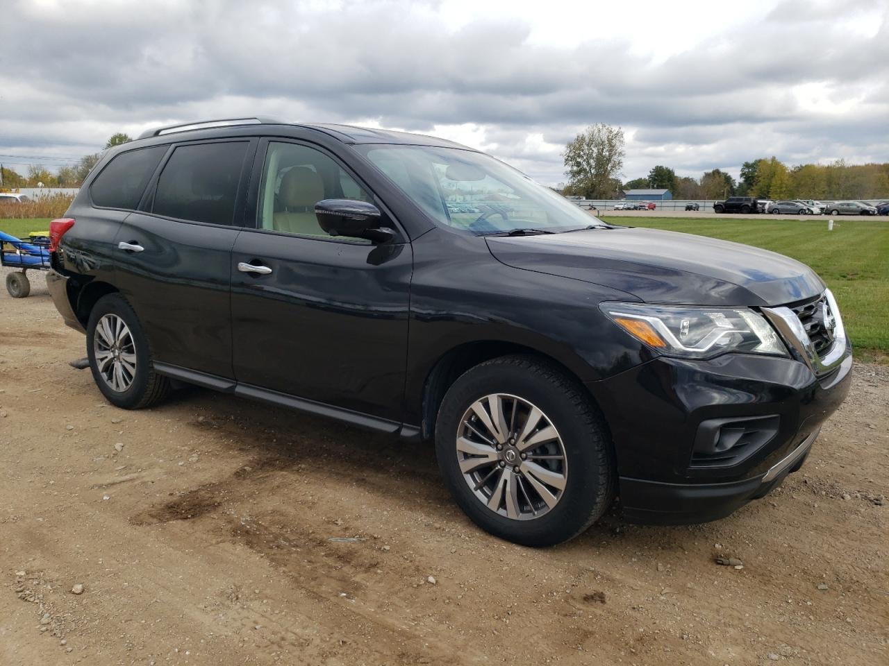 2018 Nissan Pathfinder S - Image 4