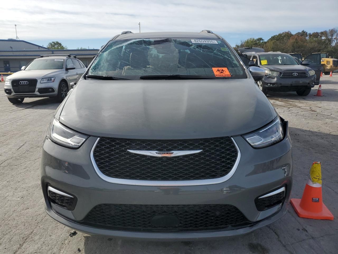 2025 Chrysler Pacifica Hybrid Pinnacle - Image 5