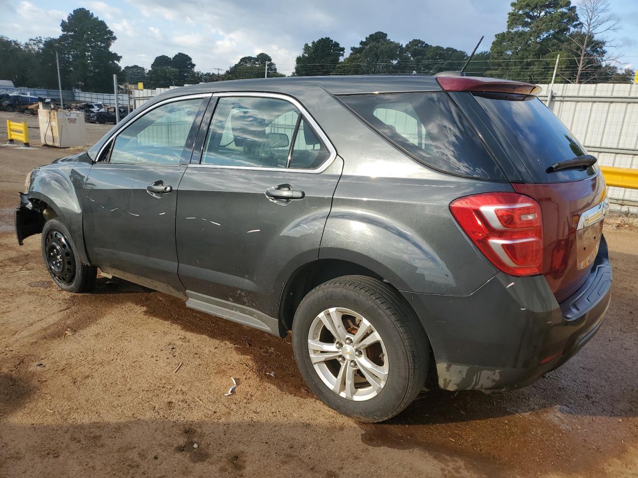 2017 Chevrolet Equinox Ls - Фото 2