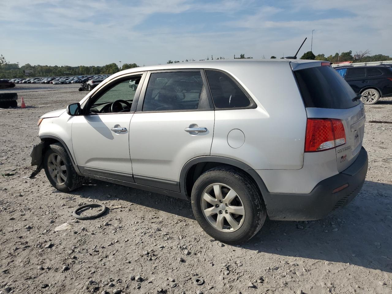 2013 Kia Sorento Lx - Image 2