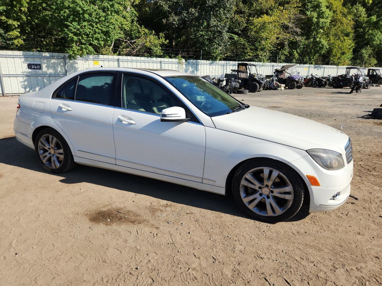 2010 Mercedes-Benz C 300 - Фото 4