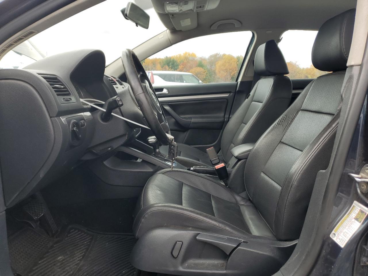 2010 Volkswagen Jetta Limited - Image 7