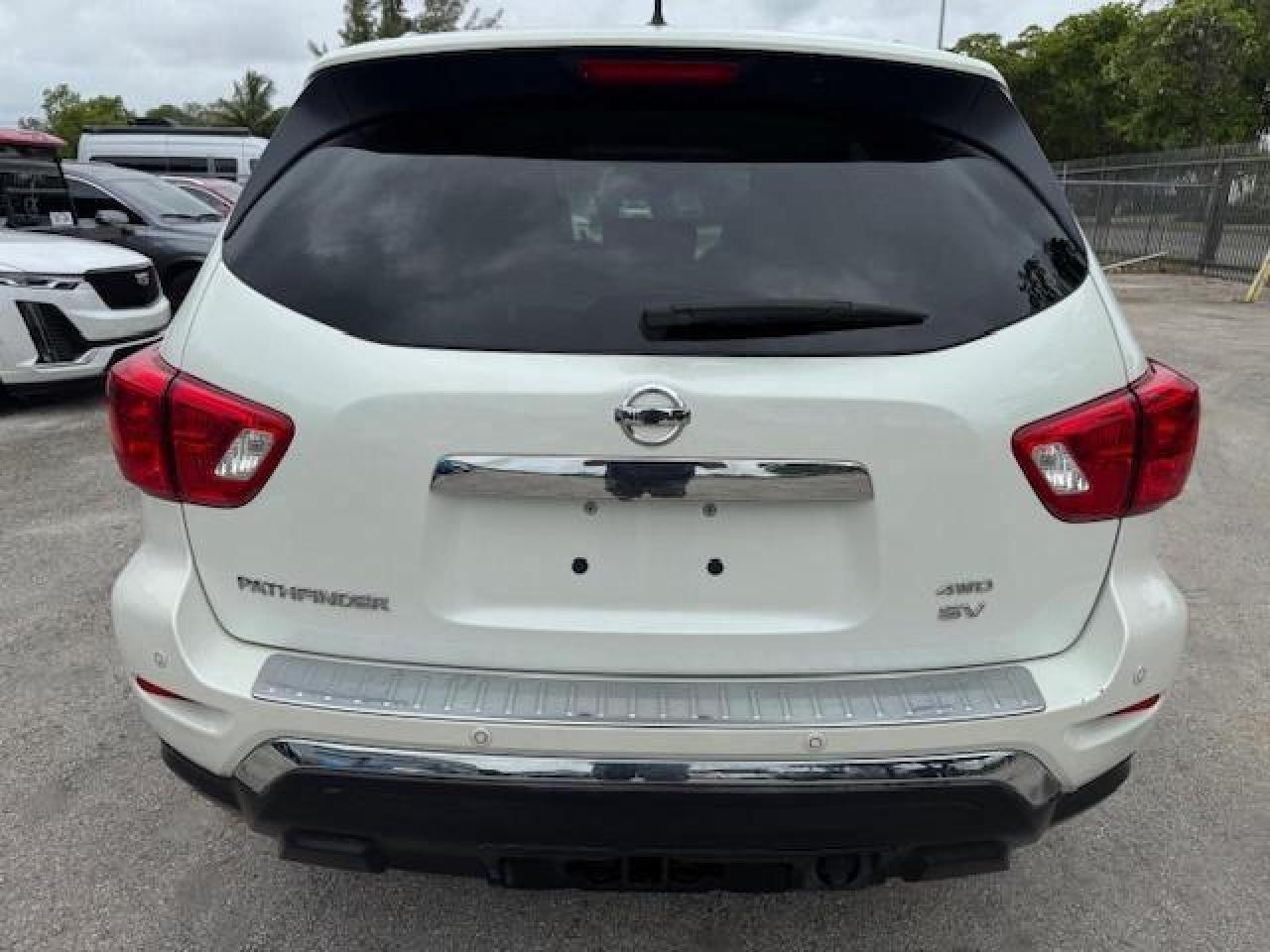 2017 Nissan Pathfinder S - Фото 6