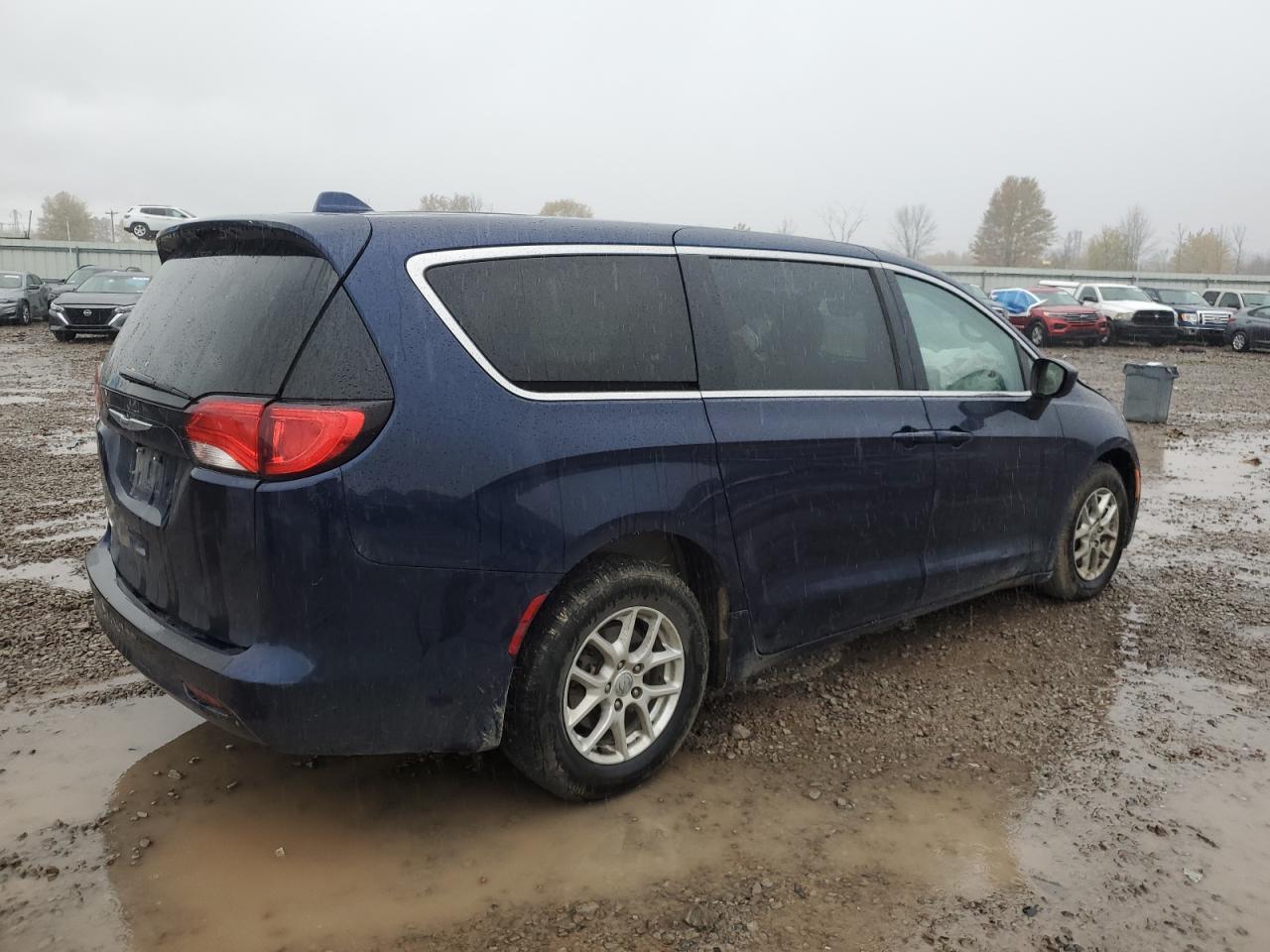 2017 Chrysler Pacifica Touring - Фото 3