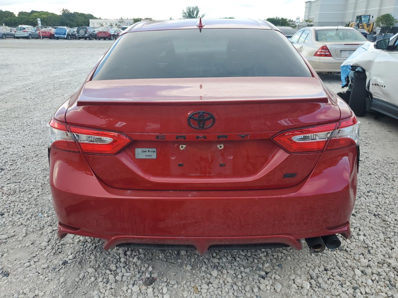 2020 Toyota Camry Se - Фото 6