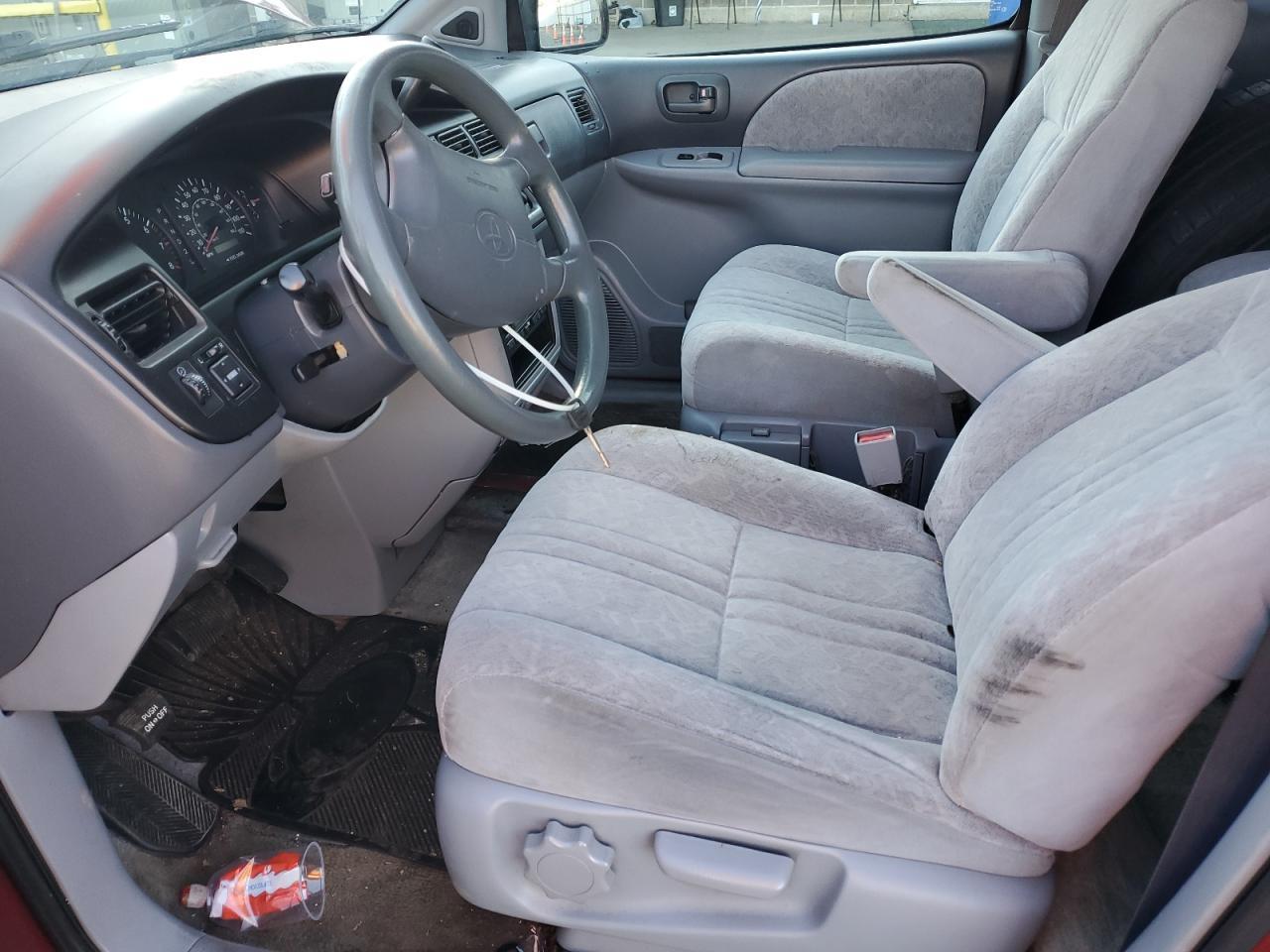 1998 Toyota Sienna Le - Фото 7
