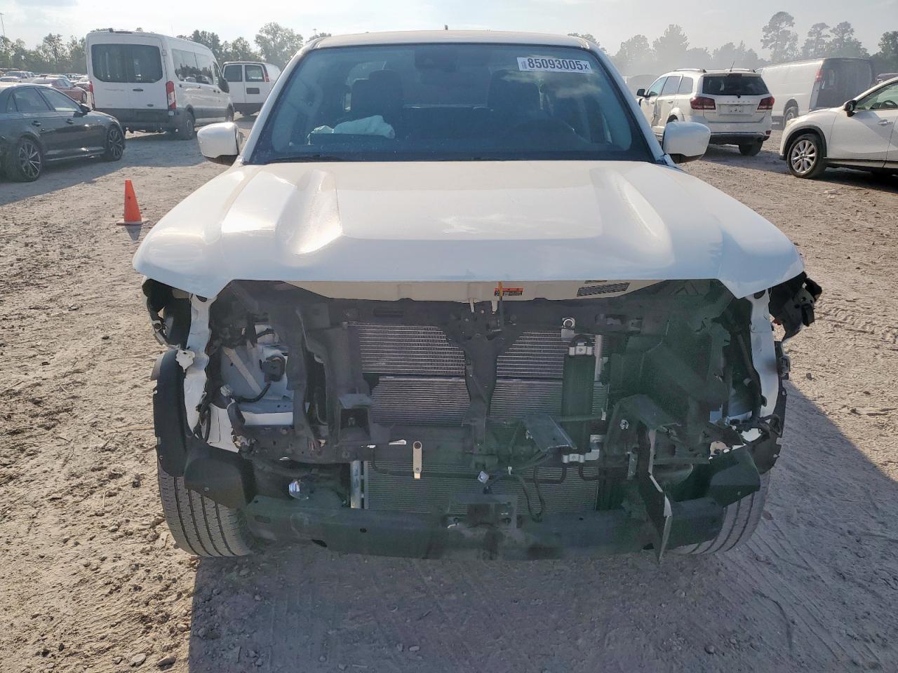 2025 Nissan Frontier S - Image 5