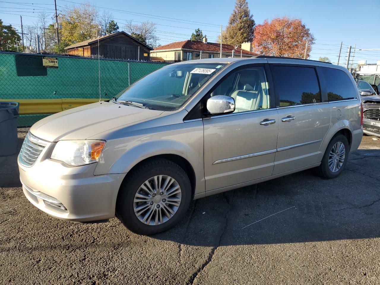 2013 Chrysler Town & Country Touring L