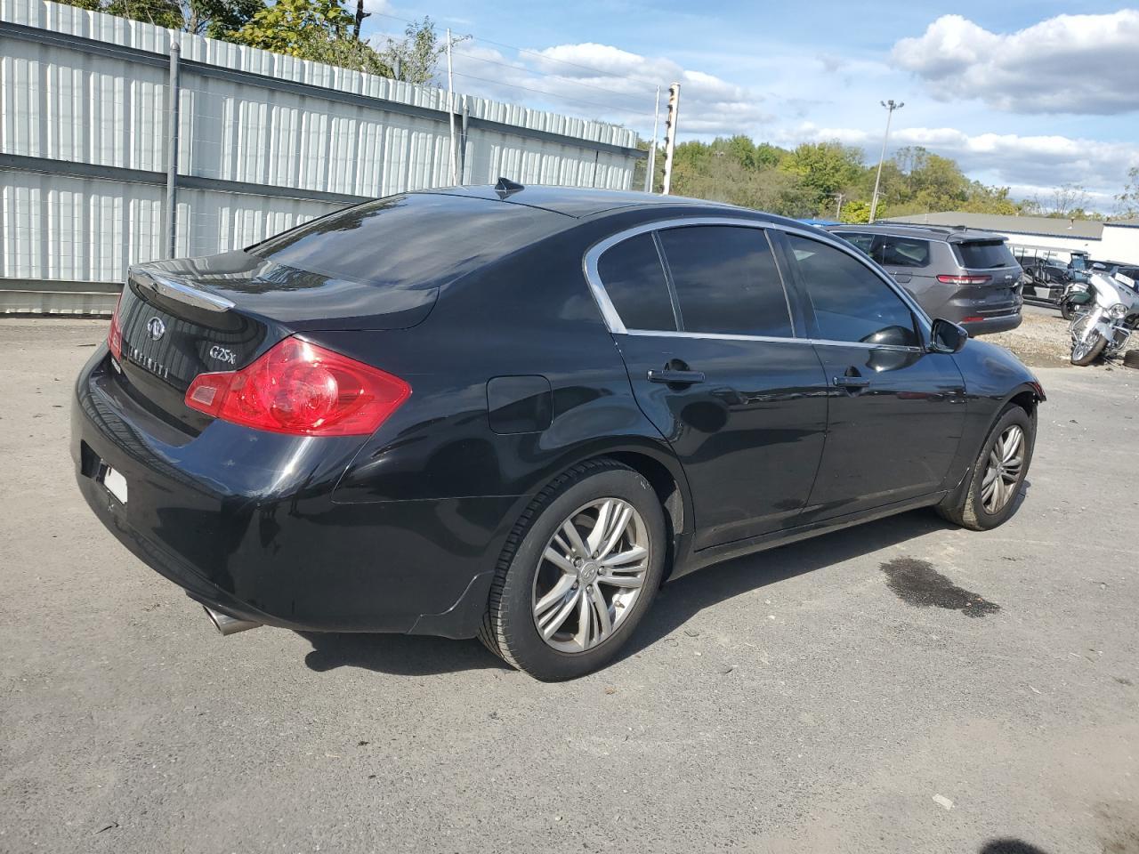 2011 Infiniti G25 - Image 3