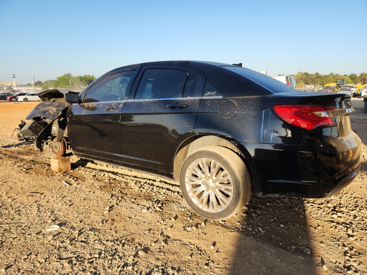 2013 Chrysler 200 Lx - Фото 2