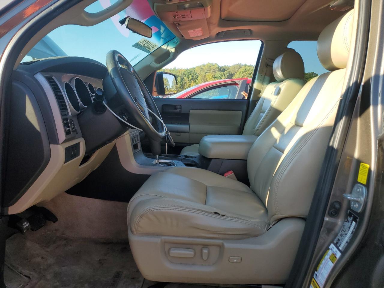 2010 Toyota Sequoia Sr5 - Image 7